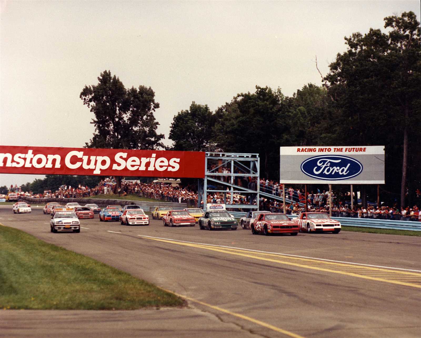 <p><u>Aug. 10, 1986</u><br />After a racing hiatus at Watkins Glen International stretching from 1965, Tim Richmond (No. 25) led the field to green in stock car racing's return to the track. Richmond retook the lead from Darrell Waltrip (No. 11) with 12 laps to go to win the race, earning his fourth victory in six attempts.</p>