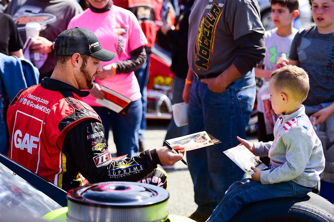 NASCAR Whelen Modified Tour at Thompson - Official Site Of NASCAR